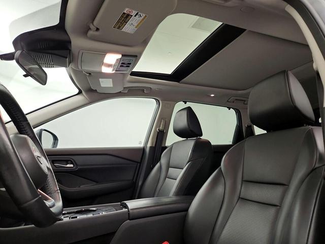 Photo of 2022 Gray Nissan Rogue
