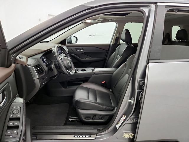 Photo of 2022 Gray Nissan Rogue