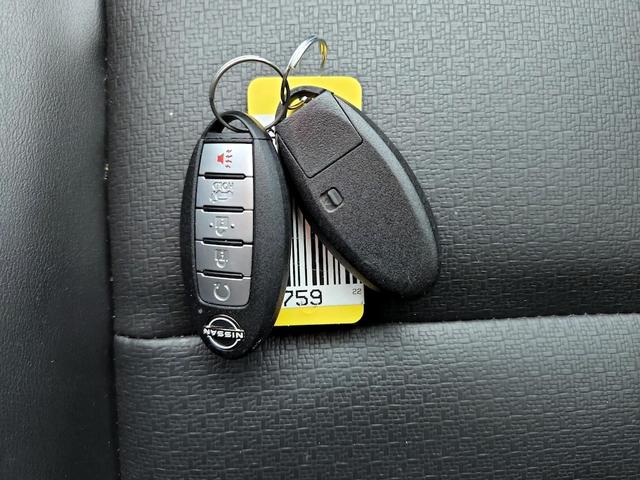 Photo of 2022 Gray Nissan Rogue