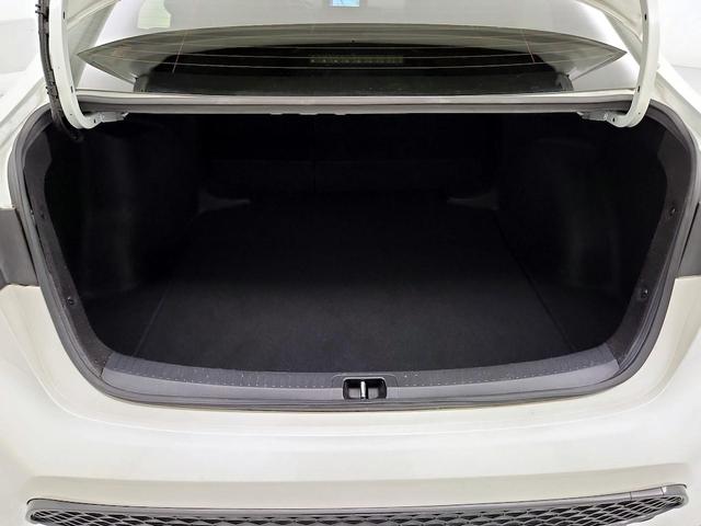 Photo of 2021 White Toyota Corolla