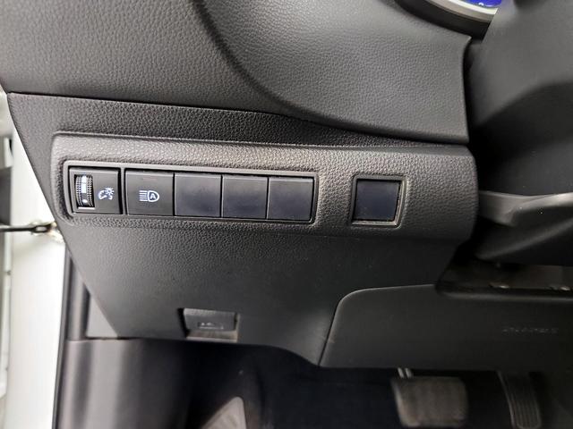 Photo of 2021 White Toyota Corolla