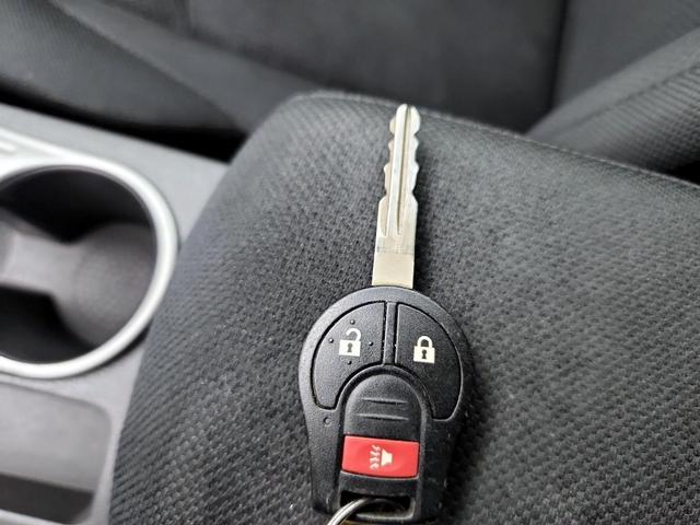 Photo of 2015 Gray Nissan Rogue Select