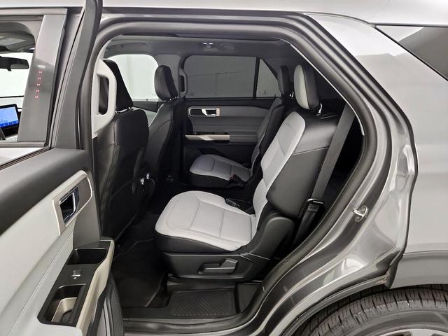 Photo of 2021 Gray Ford Explorer