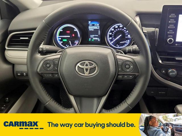 Photo of 2022 White Toyota Camry Hybrid