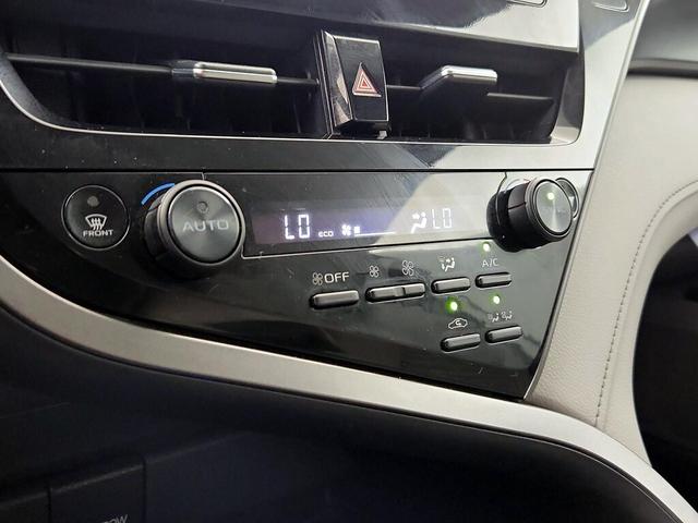 Photo of 2022 White Toyota Camry Hybrid