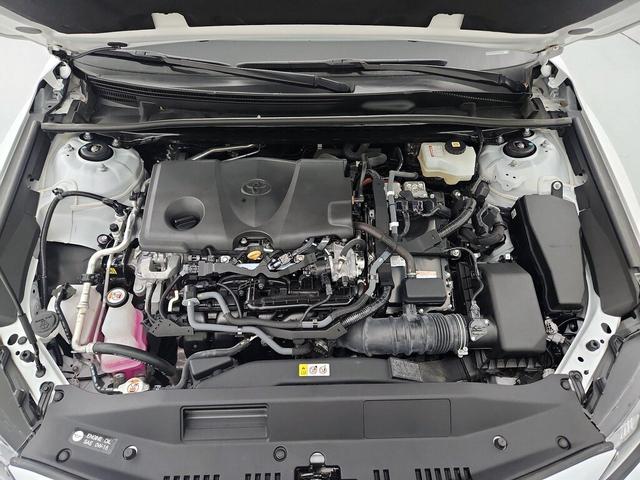 Photo of 2022 White Toyota Camry Hybrid