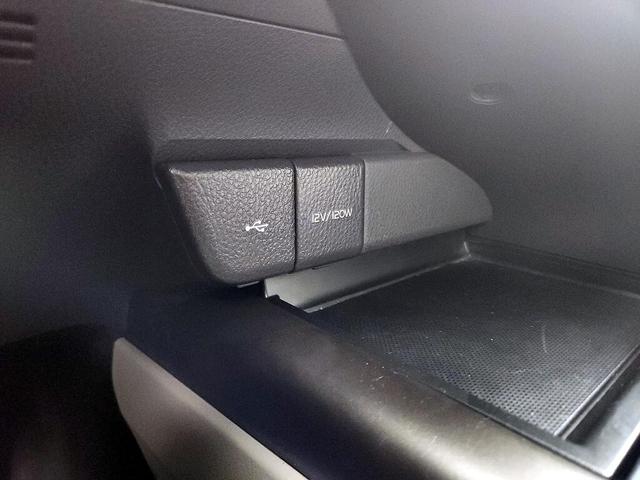 Photo of 2022 White Toyota Camry Hybrid
