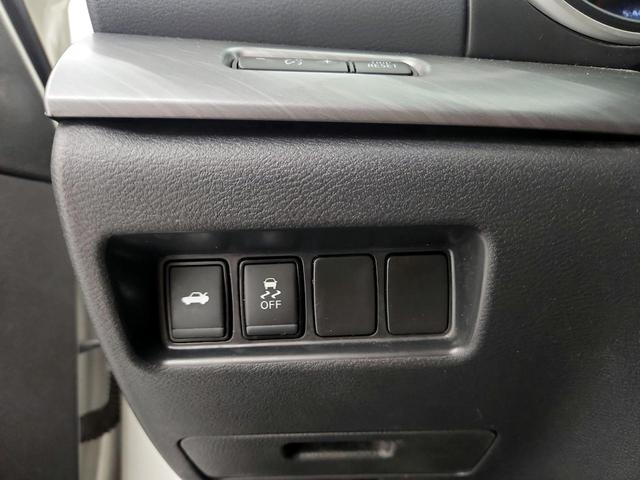 Photo of 2017 White Nissan Maxima