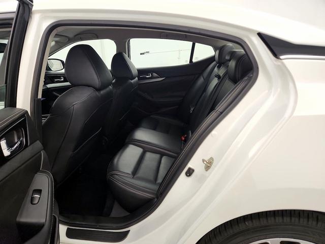 Photo of 2017 White Nissan Maxima
