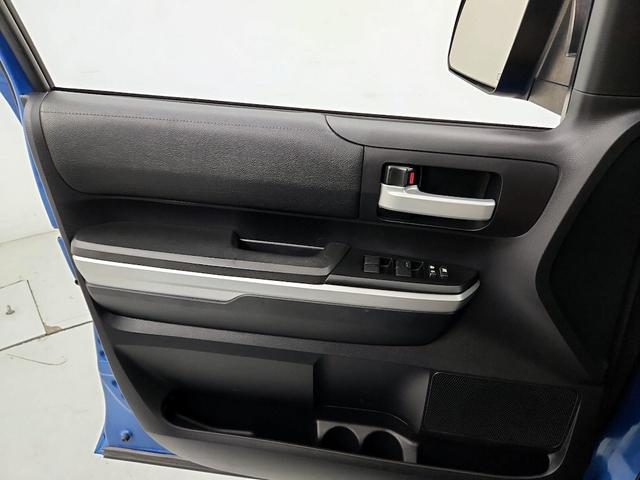 Photo of 2016 Blue Toyota Tundra