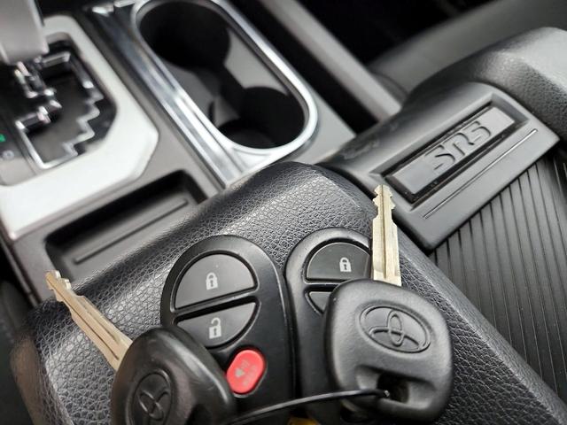 Photo of 2016 Blue Toyota Tundra