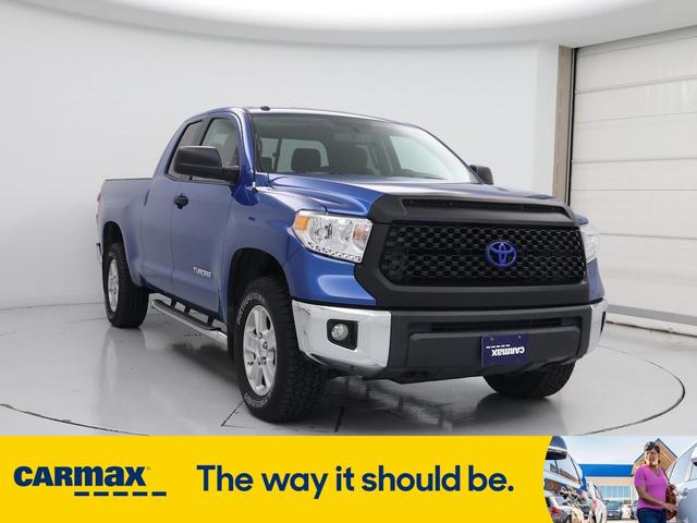 Photo of 2016 Blue Toyota Tundra