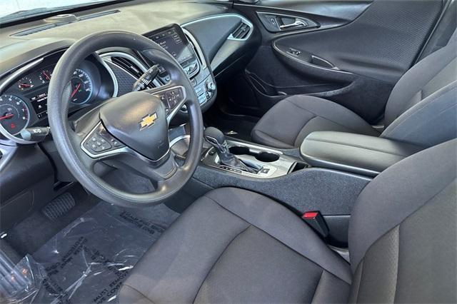 Photo of 2024 Summit White Chevrolet Malibu