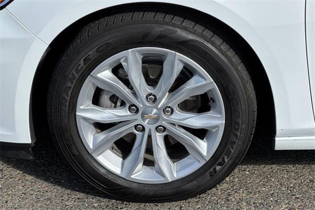 Photo of 2024 Summit White Chevrolet Malibu