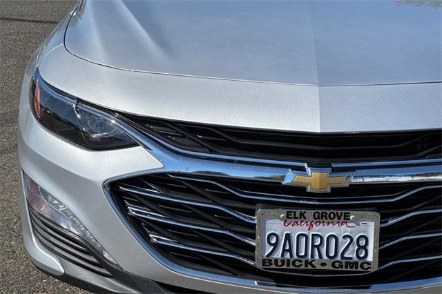 Photo of 2022 Silver Ice Metallic Chevrolet Malibu