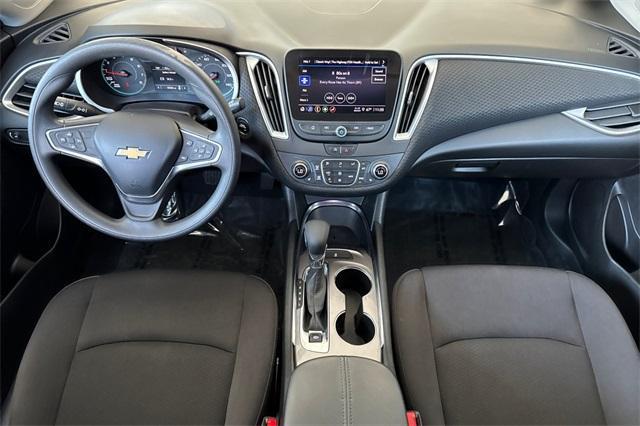 Photo of 2022 Silver Ice Metallic Chevrolet Malibu