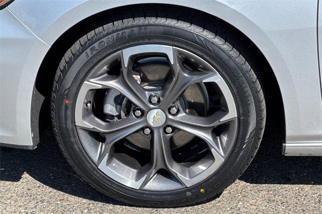 Photo of 2022 Silver Ice Metallic Chevrolet Malibu