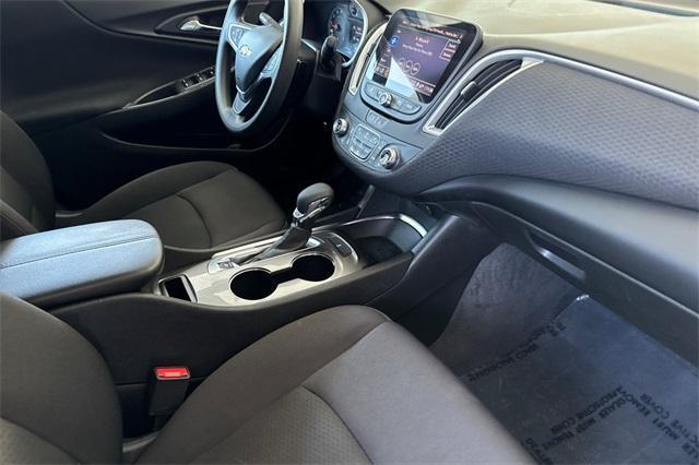 Photo of 2022 Silver Ice Metallic Chevrolet Malibu