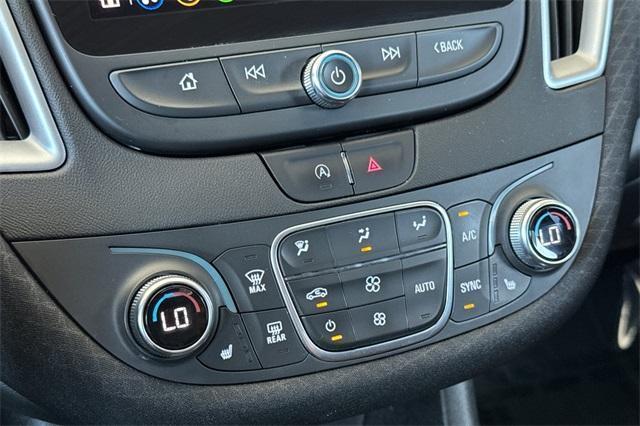 Photo of 2022 Silver Ice Metallic Chevrolet Malibu