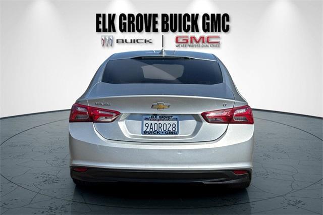 Photo of 2022 Silver Ice Metallic Chevrolet Malibu