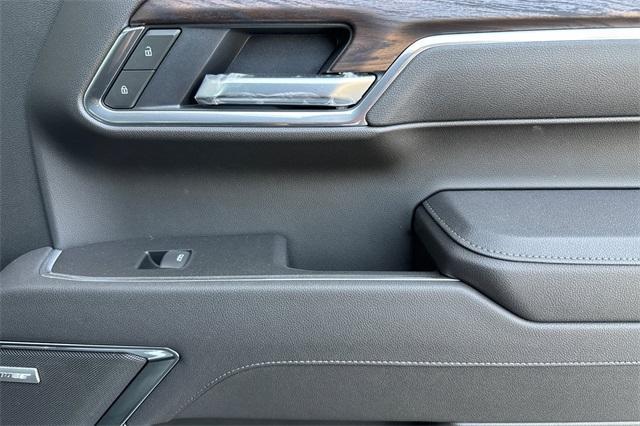 Photo of 2025 Summit White GMC Sierra 1500