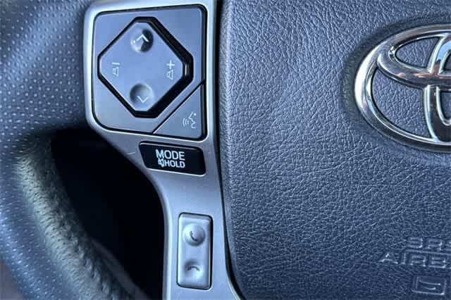 Photo of 2022 White Toyota 4Runner