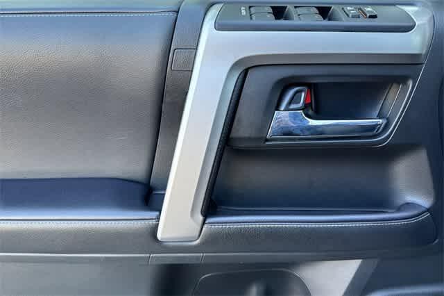 Photo of 2022 White Toyota 4Runner