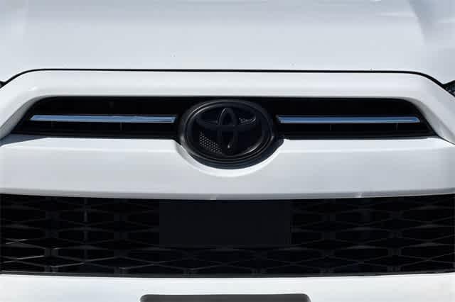 Photo of 2022 White Toyota 4Runner