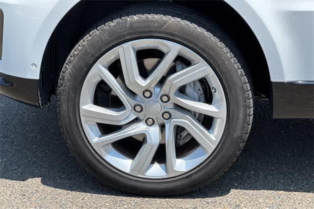 Photo of 2018 Fuji White Land Rover Range Rover Sport