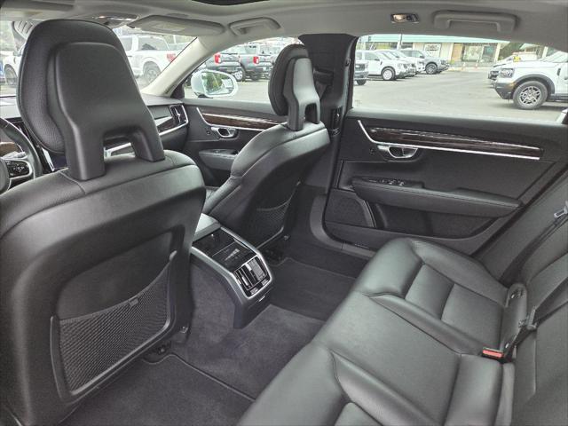 Photo of 2018 Bright Silver Metallic Volvo S90
