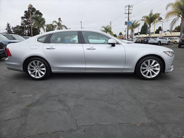 Photo of 2018 Bright Silver Metallic Volvo S90