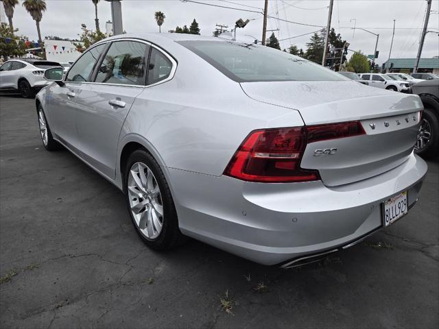 Photo of 2018 Bright Silver Metallic Volvo S90