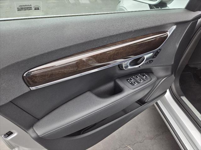 Photo of 2018 Bright Silver Metallic Volvo S90