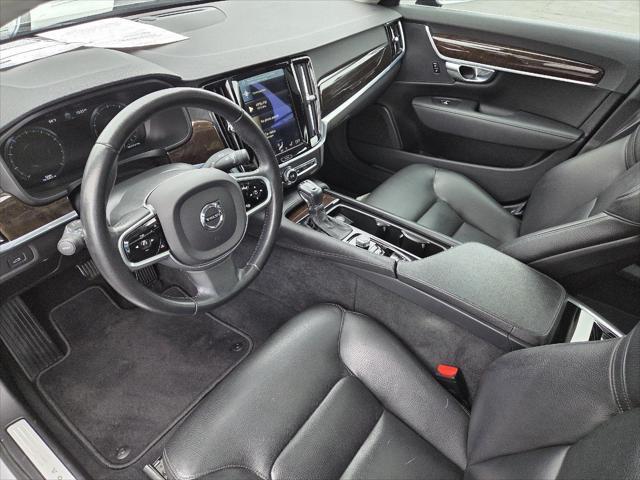 Photo of 2018 Bright Silver Metallic Volvo S90