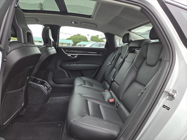 Photo of 2018 Bright Silver Metallic Volvo S90