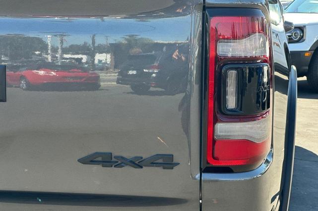 Photo of 2020 Granite Crystal Metallic Clearcoat RAM 1500