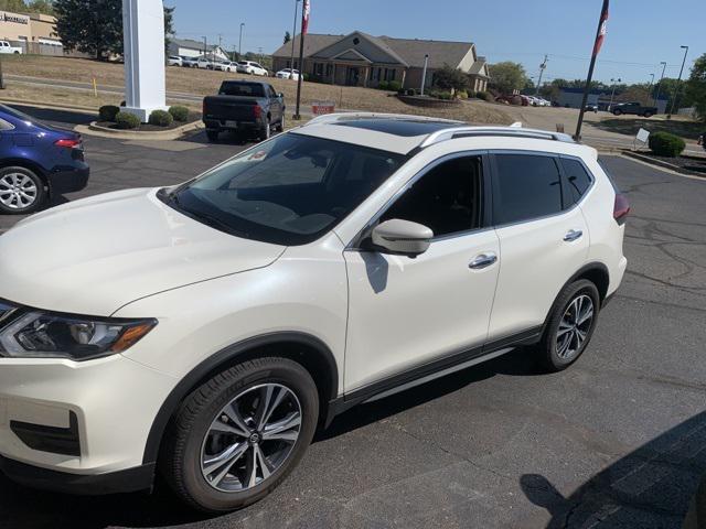 Photo of 2019 Pearl White Tricoat Nissan Rogue