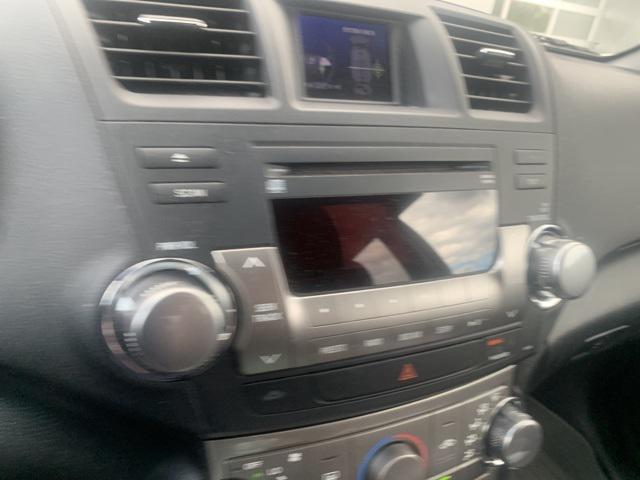 Photo of 2012 Classic Silver Metallic Toyota Highlander