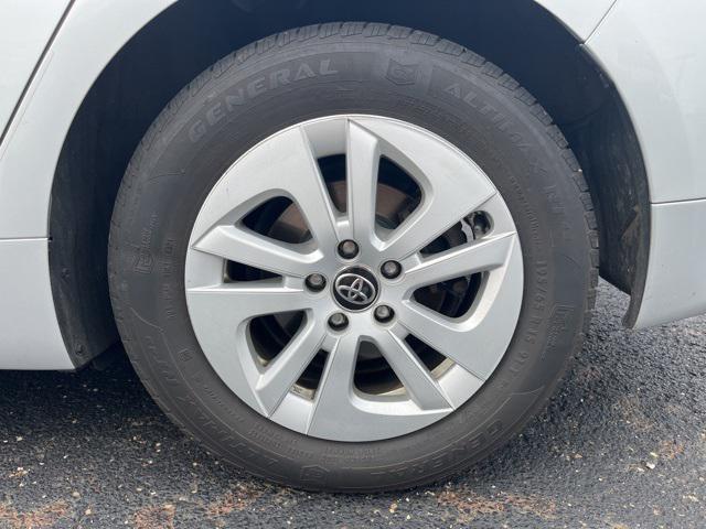 Photo of 2017 Classic Silver Toyota Prius