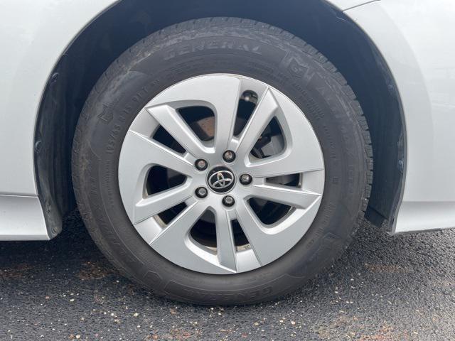 Photo of 2017 Classic Silver Toyota Prius