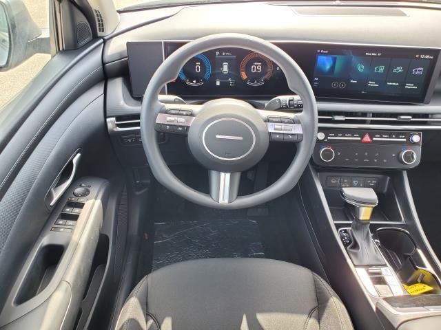 Photo of 2025 Shimmering Silver Hyundai TUCSON