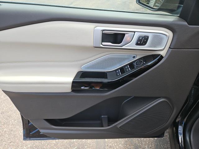 Photo of 2023 Agate Black Metallic Ford Explorer