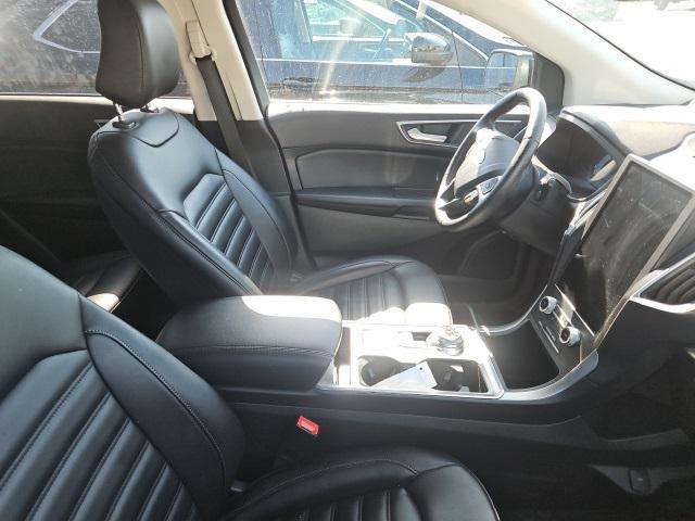 Photo of 2022 Stone Blue Metallic Ford Edge