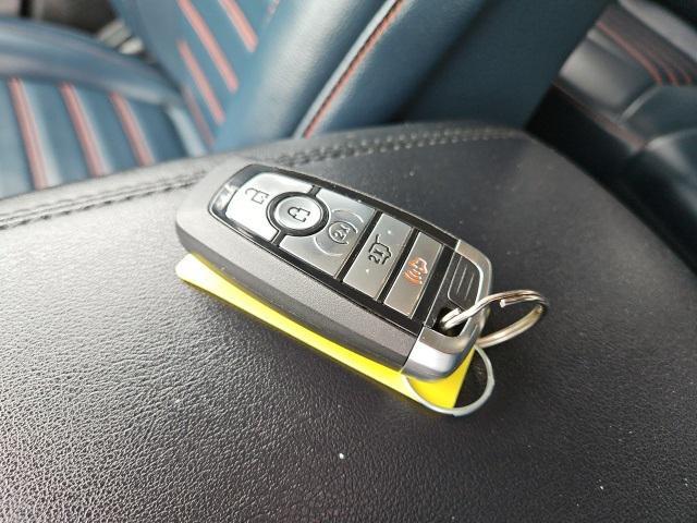 Photo of 2022 Black Metallic Ford Edge
