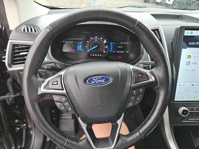 Photo of 2022 Black Metallic Ford Edge