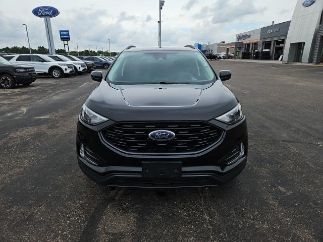 Photo of 2022 Black Metallic Ford Edge