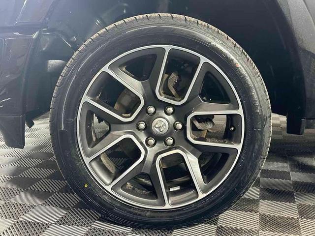 Photo of 2019 Diamond Black Crystal Pearlcoat RAM 1500