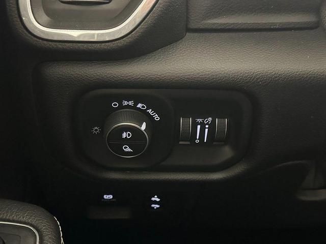 Photo of 2019 Diamond Black Crystal Pearlcoat RAM 1500