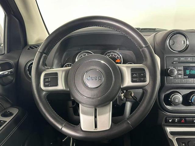 Photo of 2017 Bright White Clearcoat Jeep Compass