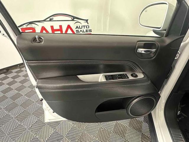 Photo of 2017 Bright White Clearcoat Jeep Compass
